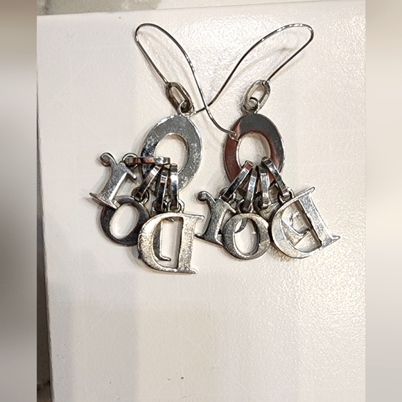 Dior Logo Dangle Earrings - Picture 4 of 5
